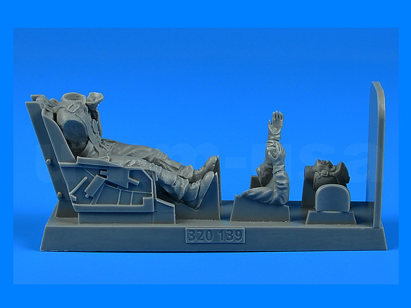 AB320139 USAF Fighter Pilot w/ EJ. seat F-86 Sabre 1/32